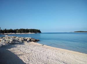 Fully Renovated Studio Apartment Pula Stinjan near the Beach 