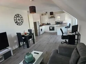 Luxury 1-bed Apartment with Free Parking - Normanton
