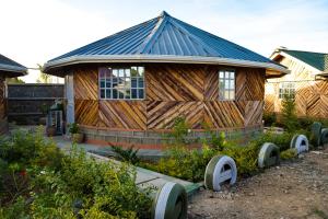 Rhino Cottages & Retreat