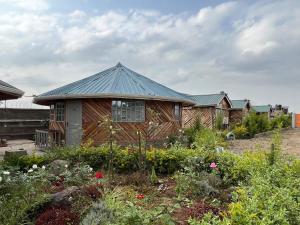 Rhino Cottages & Retreat