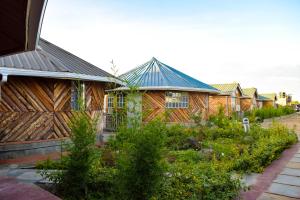 Rhino Cottages & Retreat