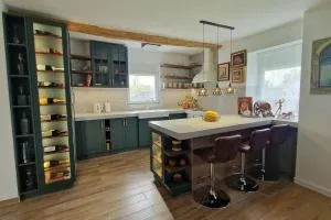 Anna's Art House - Temerin