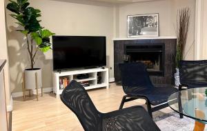 Designer Themed 4 Bedroom in Best Location with Patio and Fireplace