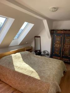 Dachwohnung im Villenviertel