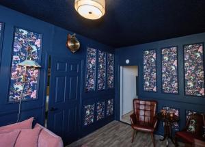 Historic Train House close to Stadium - King Bed