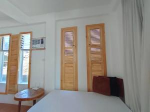 Absolute Beachfront Studio with Kitchen & Balcony