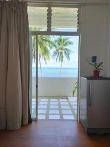 Absolute Beachfront Studio with Kitchen & Balcony
