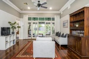 Incredible 3-Bed Renovated Home with Huge Garden - Como