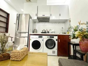 Mặt tiền Quận 3 - Nhà kính view đẹp - có thang máy