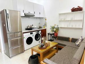 Mặt tiền Quận 3 - Nhà kính view đẹp - có thang máy