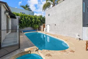 Elegance Escape Sleeps 10 Pool with Jacuzzi