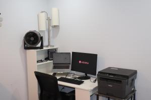 Garden 2 BR Apt - Free Parking Wifi Laundry Workstation