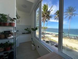 Absolute Beachfront Apartment With Kitchen