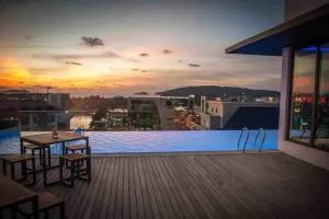 Sky Suites 2BR 2 Baths with Parking - 甘榜森布兰