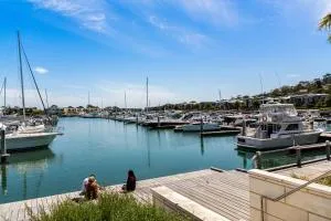 Castaway Villa - Water Views Luxury on the Marina - Tyabb