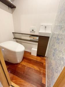 Higashi-Shinjuku apartment