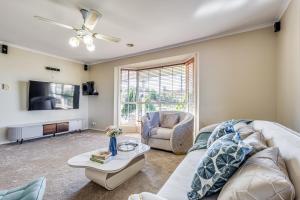 StayAU Tranquil 4BR Lakeside Retreat in Seabrook