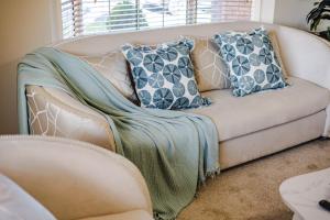 StayAU Tranquil 4BR Lakeside Retreat in Seabrook