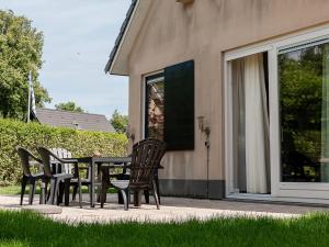 Cozy Forest-Edge Getaway