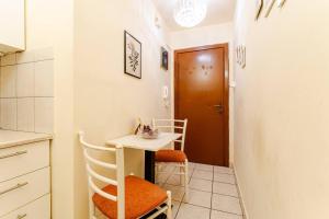 Johns Athenian Beauty 45m2 , Metro 7