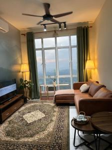 Lovely Luxury Hillview