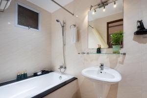 Superior không có cửa sổ (Superior Without Window)