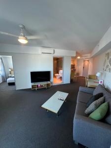 Pandanas 15th floor (Water, City & Sunset views)