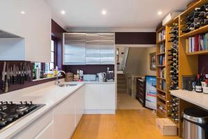 Close to river and park with stunning roof terrace