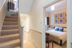 Close to river and park with stunning roof terrace