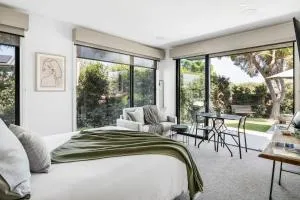 Studio One - Luxe Apartment, across from beach, walk to local shops - Balcombe