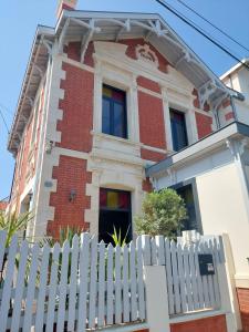 Villas Arcachonnaise - centre ville - 500m de la plage : photos des chambres