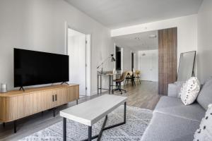 Rincon Hill 1BR w WD Gym Pool nr Tech HQs SFO-787