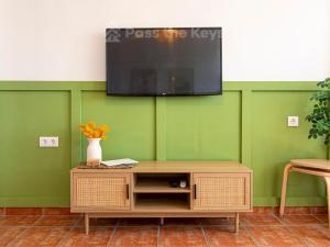 Cozy Studio in Heart of Nueva Andalucía - Pass the Keys