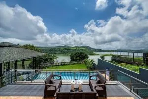 SaffronStays Salcette by the Lake - Akola