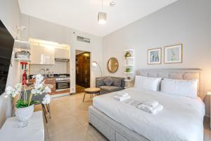 Modern Studio Balcony & Marina View Pool & Gym