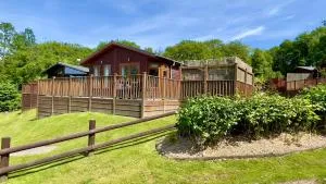 Devon Bliss - Pool View Lodge - Spa Resort in Devon - Trusham