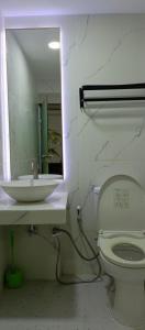 Minimalis 2BR GreenBay Apart by Metta