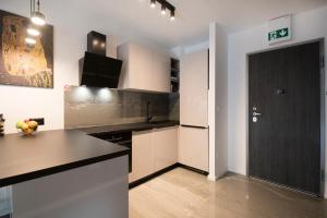 Lux Apartment Anya - private garden & garage space