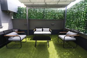 Lux Apartment Anya - private garden & garage space