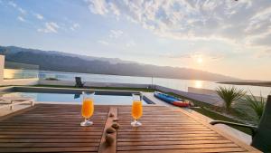 Luxury Beach Apartment Adria with Private Pool and Sea View 