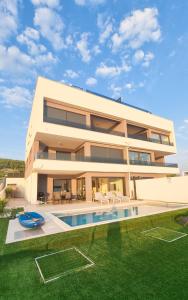 Luxury Beach Apartment Adria with Private Pool and Sea View