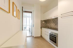 2 Camere Indipendenti, In pieno Centro con Veranda