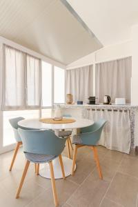 2 Camere Indipendenti, In pieno Centro con Veranda