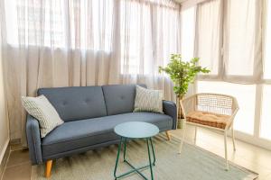 2 Camere Indipendenti, In pieno Centro con Veranda