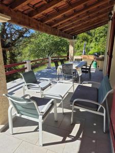 Maisons de vacances Maison charmante avec piscine et jardin a Robiac-Rochessadoule : photos des chambres
