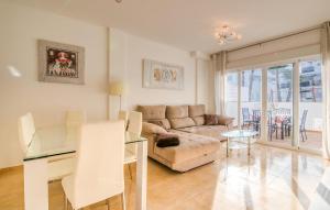 3 Bedroom Nice Apartment In Santa Pola