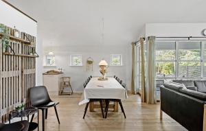 Gorgeous Home In Væggerløse With Sauna