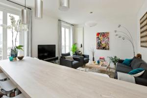 Appartement de luxe 1 chambre Tour Eiffel avec balcon