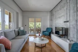Voula's 2BR Escape Elegant and Stylish Living - Atene
