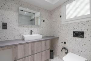Voulas 2BR Escape Elegant and Stylish Living